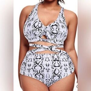 NWT DACO Plus Size Black White 2 Piece Swimsuit Adjustable - Size 22
